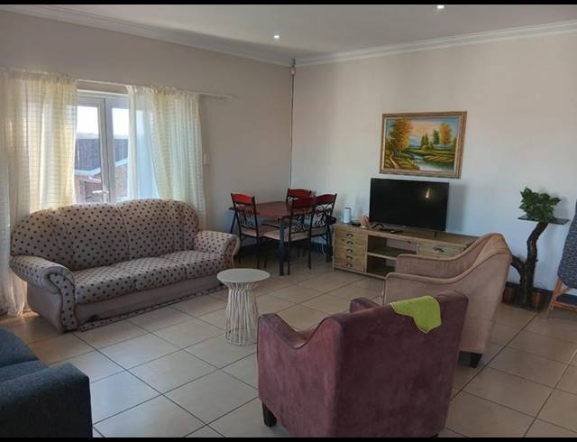 3 BEDROOM PROPERTY TO RENT IN OATLANDS NORTH